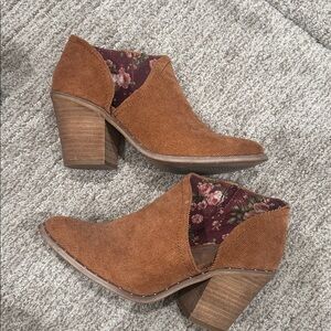 Very G Brown Ankle Booties